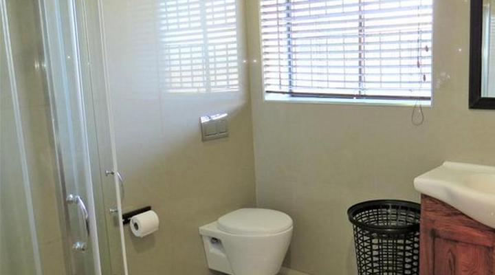 Tweni Waterfront Guest Lodge