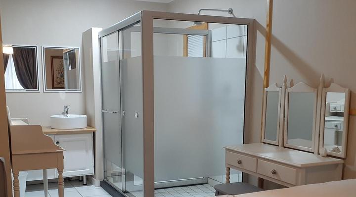 Sandstone Chameleon Guest House