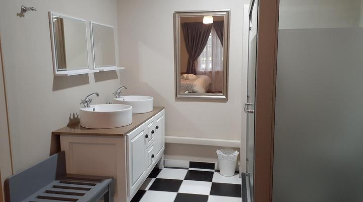 Sandstone Chameleon Guest House