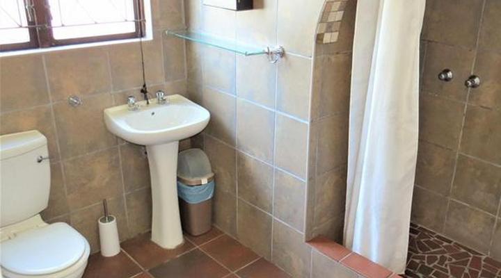 Tweni Waterfront Guest Lodge