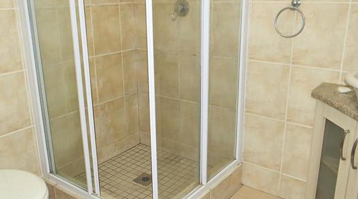 Tweni Waterfront Guest Lodge