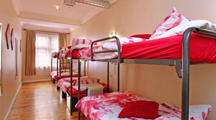 Forty8 Backpackers Hotel