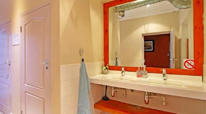 Forty8 Backpackers Hotel