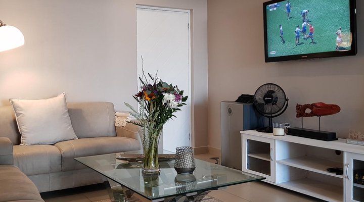 Friends - Three-Bedroom Private Apartment