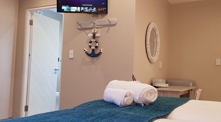 Friends - Three-Bedroom Private Apartment