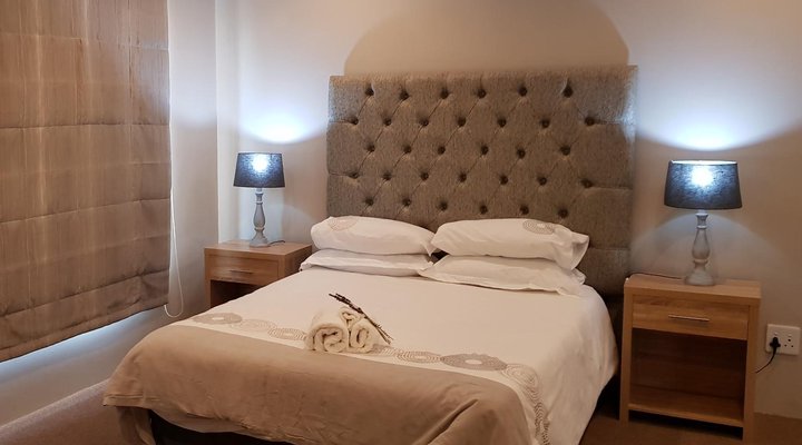 Friends - Three-Bedroom Private Apartment