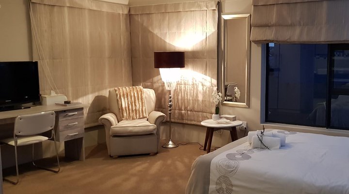 Friends - Three-Bedroom Private Apartment