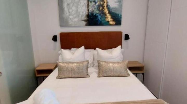 Bree Street Apartment - Explore, Eat, Experience Cape Town