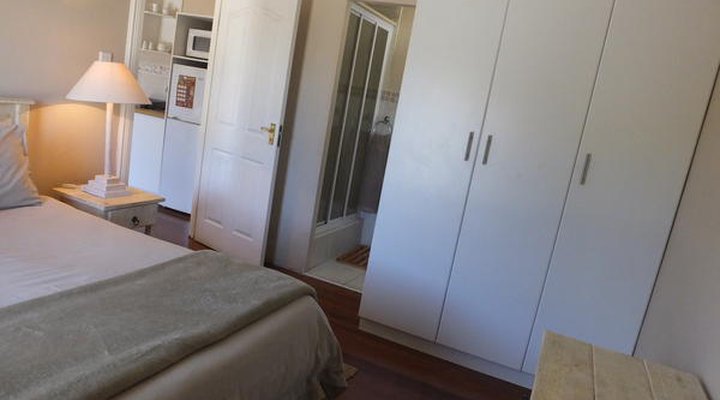 Pollok Guest Lodge