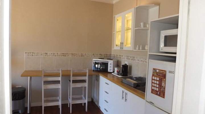 Pollok Guest Lodge