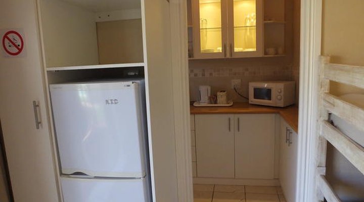 Pollok Guest Lodge