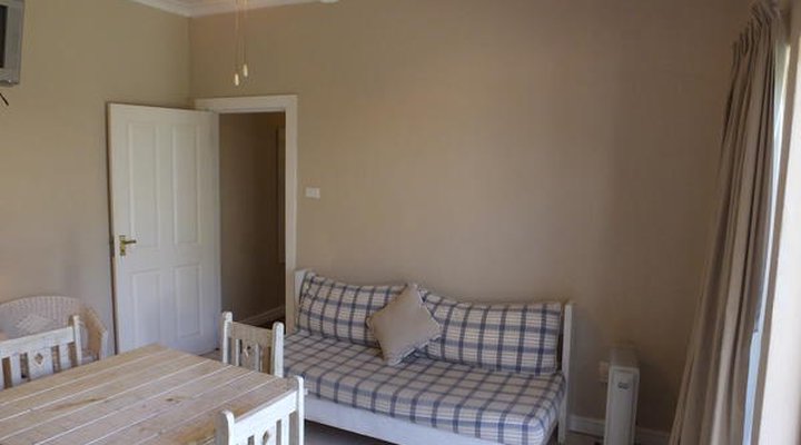 Pollok Guest Lodge