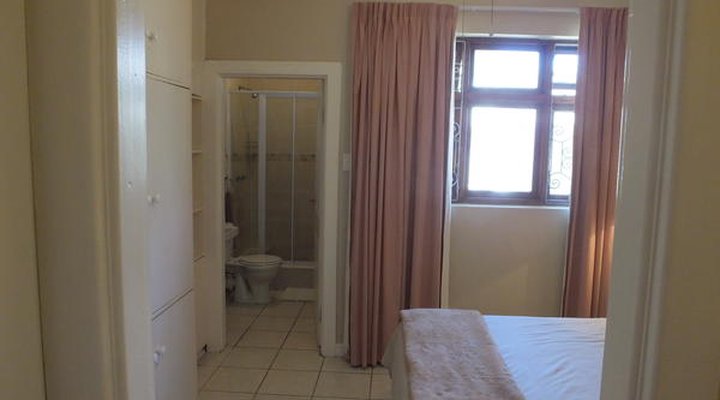 Pollok Guest Lodge