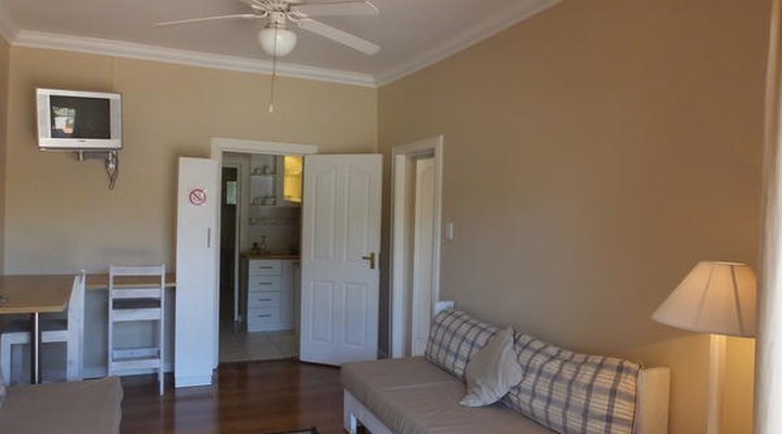 Pollok Guest Lodge
