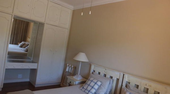 Pollok Guest Lodge
