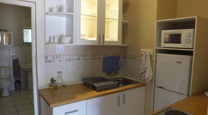 Pollok Guest Lodge