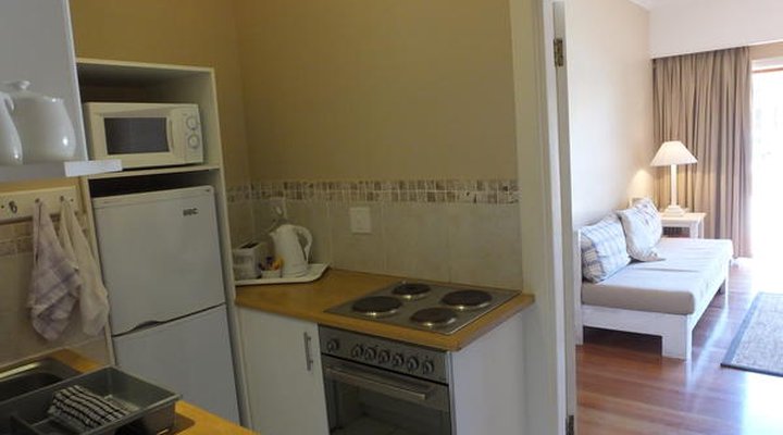 Pollok Guest Lodge