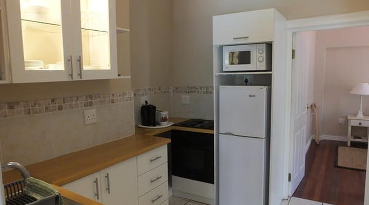 Pollok Guest Lodge