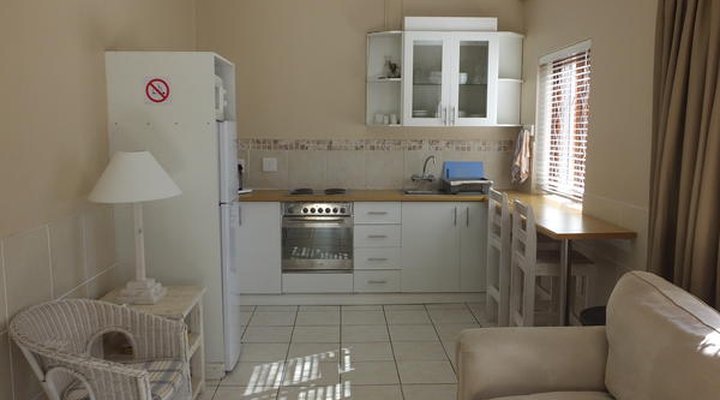 Pollok Guest Lodge