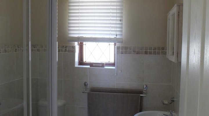 Pollok Guest Lodge