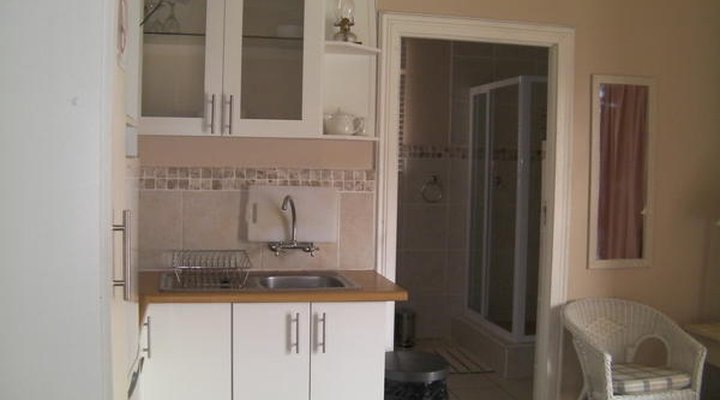 Pollok Guest Lodge