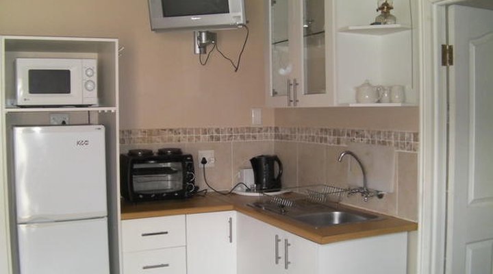 Pollok Guest Lodge