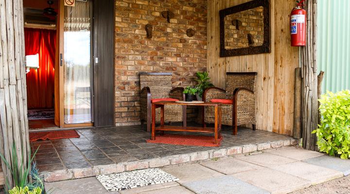 Thorn Tree Bush Camp - Tented camps and cabins