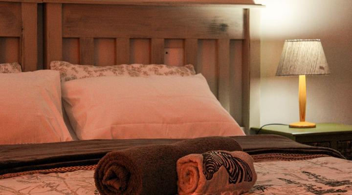 Thorn Tree Bush Camp - Tented camps and cabins