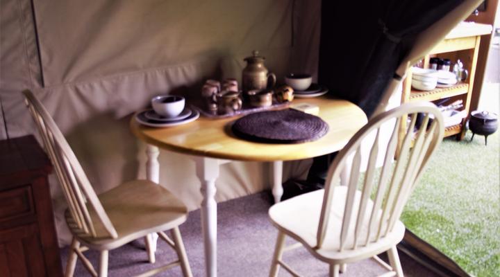 Thorn Tree Bush Camp - Tented camps and cabins