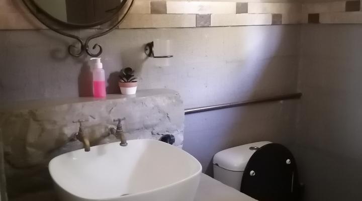 Guinea Feather Country Lodge