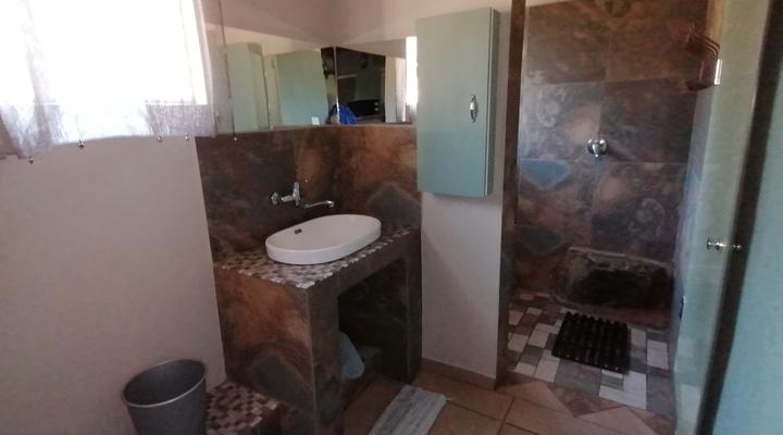 Guinea Feather Country Lodge