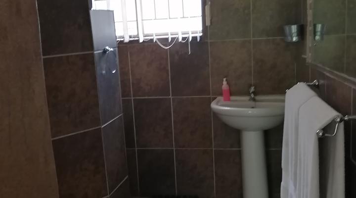 Guinea Feather Country Lodge