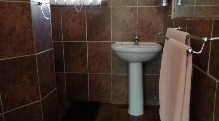 Guinea Feather Country Lodge