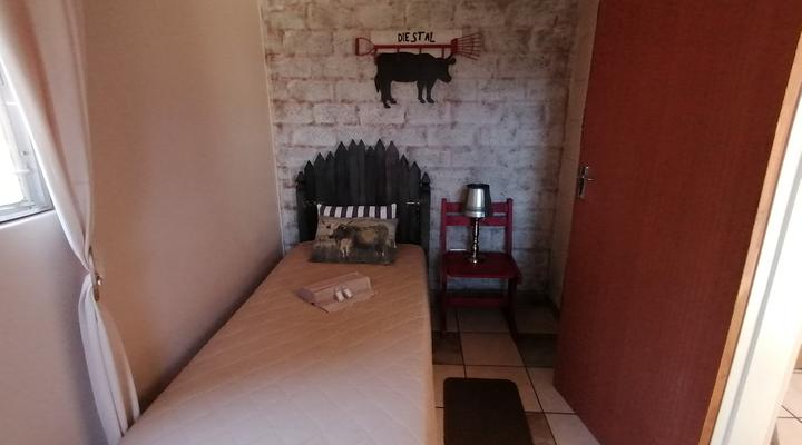 Guinea Feather Country Lodge