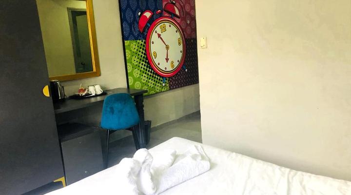 Elephant Springs Hotel & Apartments