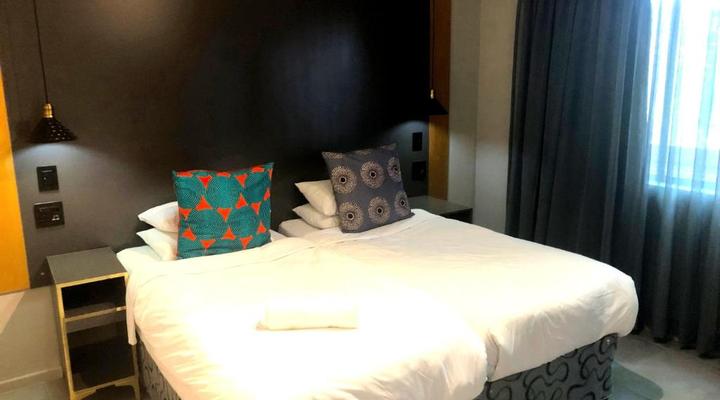 Elephant Springs Hotel & Apartments