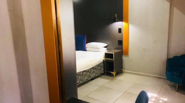 Elephant Springs Hotel & Apartments