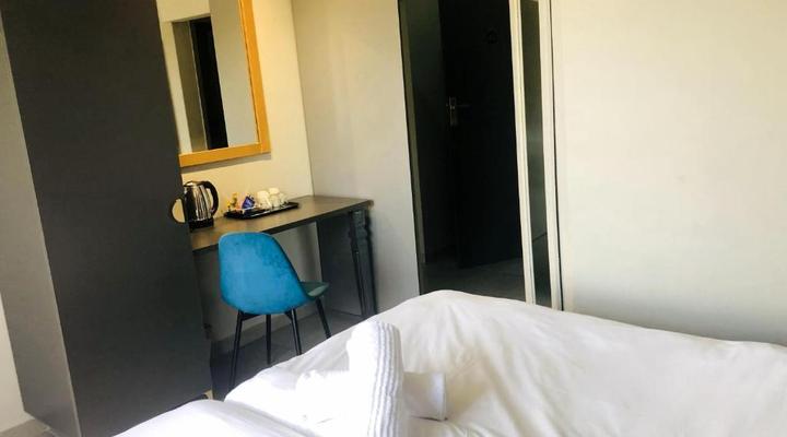 Elephant Springs Hotel & Apartments