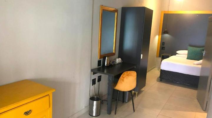 Elephant Springs Hotel & Apartments