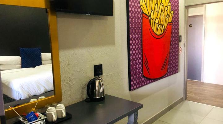 Elephant Springs Hotel & Apartments