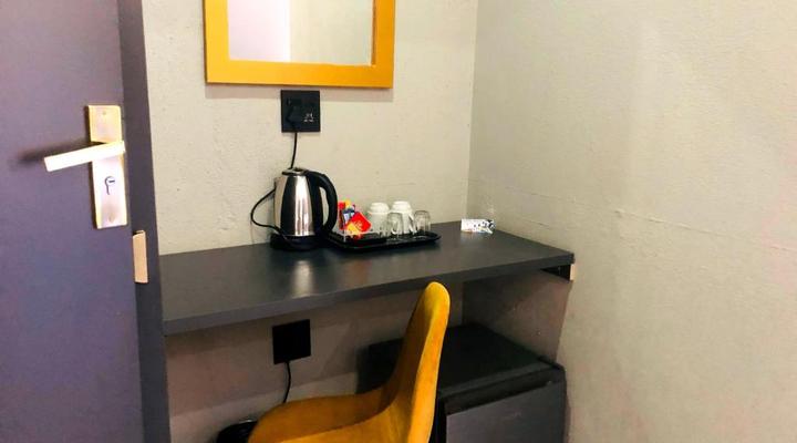 Elephant Springs Hotel & Apartments