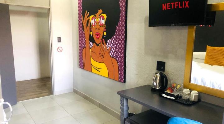 Elephant Springs Hotel & Apartments