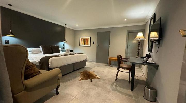 Shangri-La Country Hotel