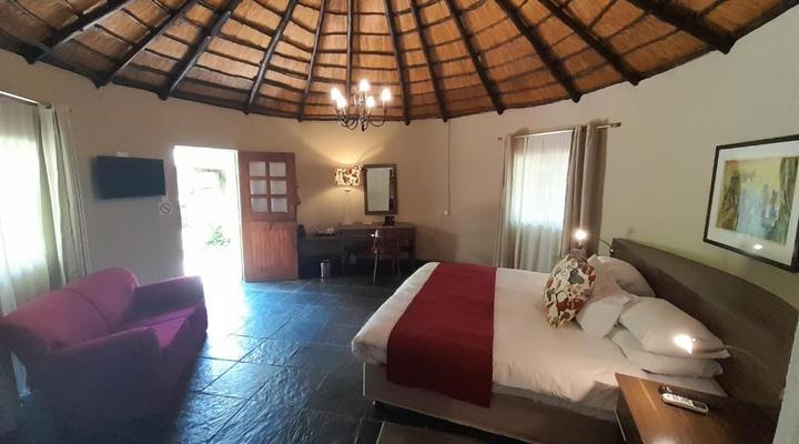 Shangri-La Country Hotel