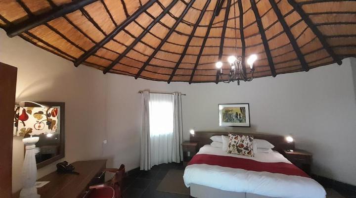 Shangri-La Country Hotel