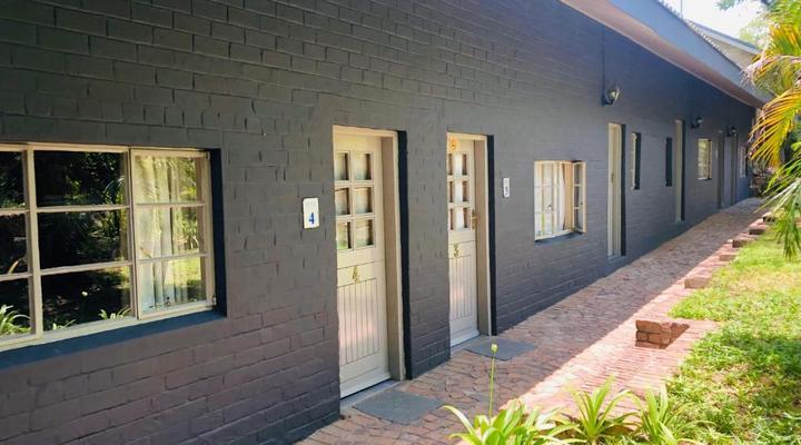 Shangri-La Country Hotel