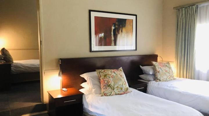 Shangri-La Country Hotel