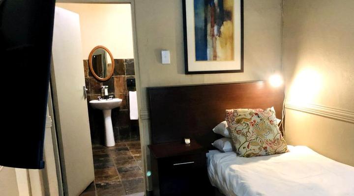 Shangri-La Country Hotel