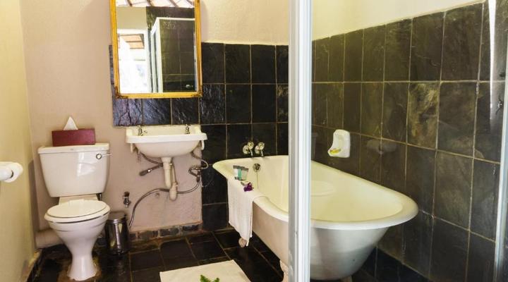 Shangri-La Country Hotel