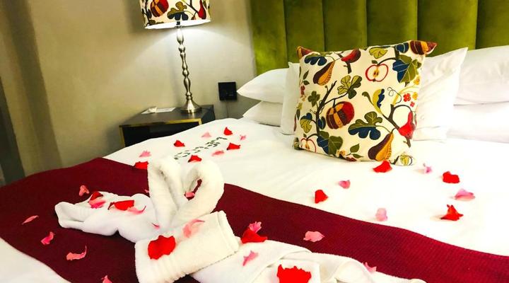 Shangri-La Country Hotel